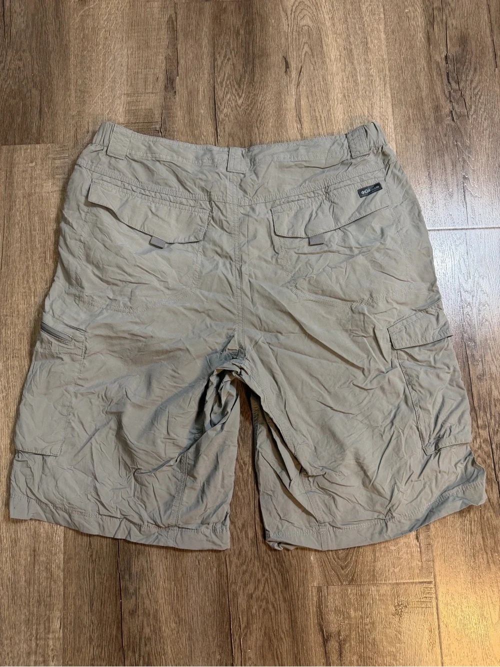 Columbia Men's Cargo Shorts in Light Khaki